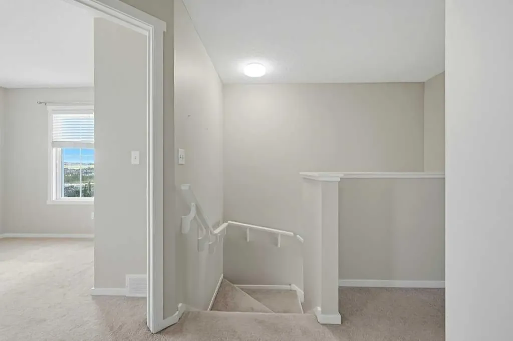 3 Evansview Gardens NW Calgary AB T3P 0L2