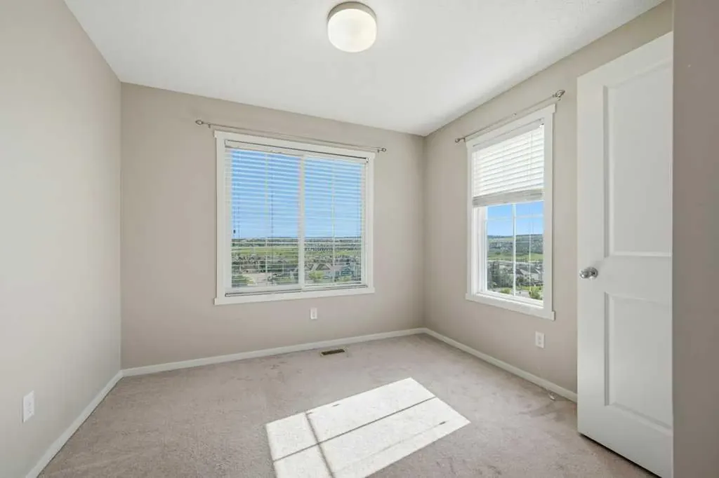 3 Evansview Gardens NW Calgary AB T3P 0L2