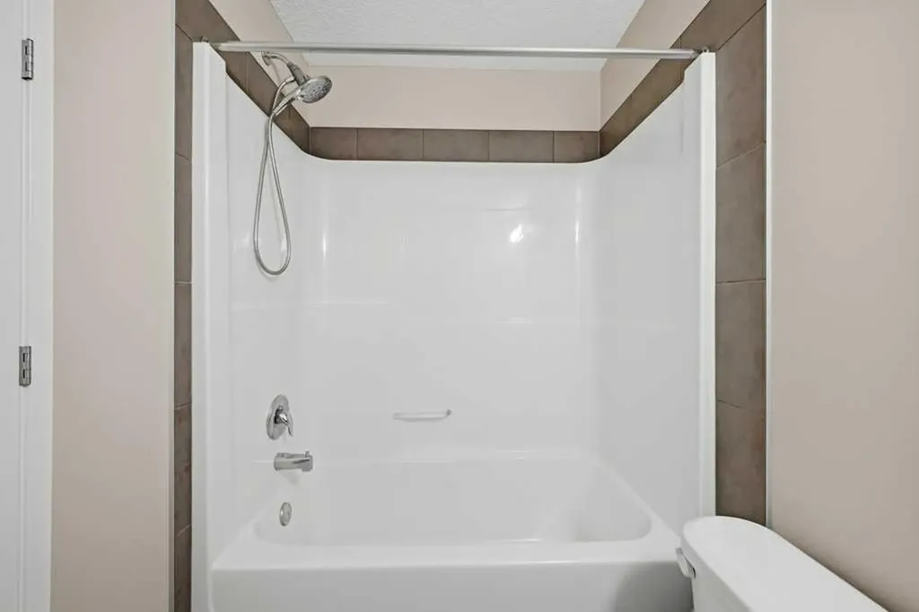 3 Evansview Gardens NW Calgary AB T3P 0L2