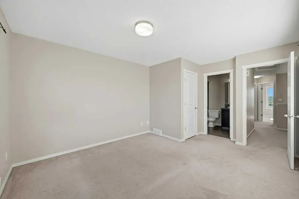 3 Evansview Gardens NW Calgary AB T3P 0L2