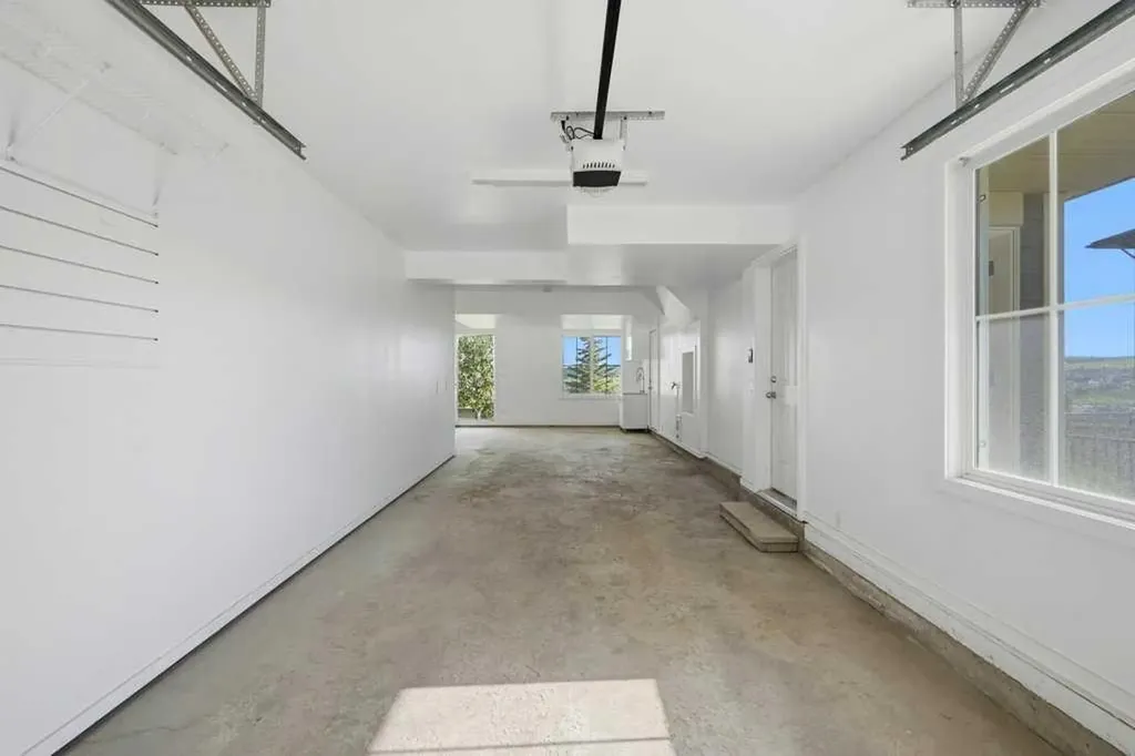 3 Evansview Gardens NW Calgary AB T3P 0L2