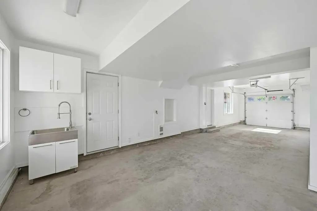 3 Evansview Gardens NW Calgary AB T3P 0L2