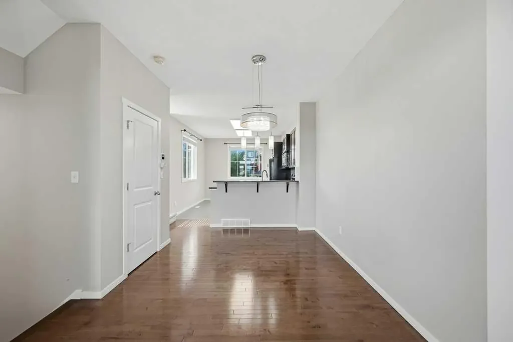 3 Evansview Gardens NW Calgary AB T3P 0L2
