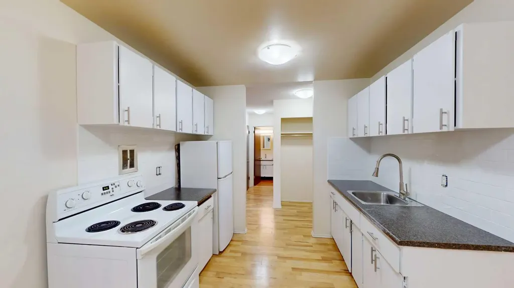 9807 108 Avenue Grande Prairie AB T8V1N5