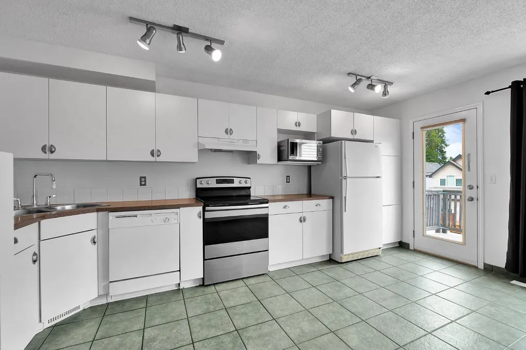 952 Wilson Way Canmore AB T1W 2Z4