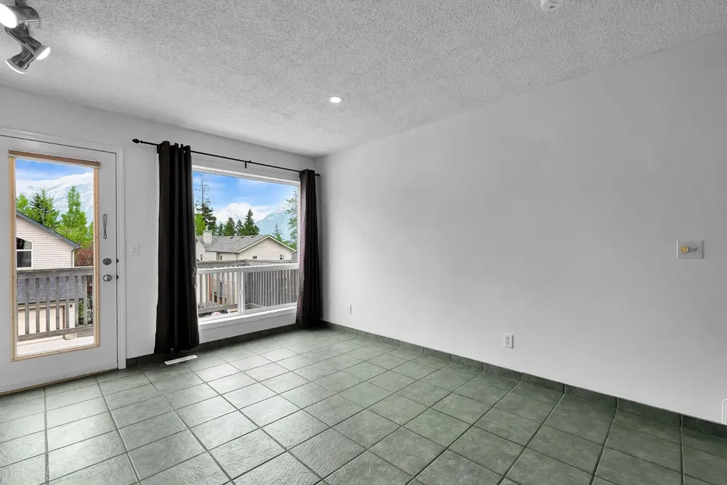 952 Wilson Way Canmore AB T1W 2Z4