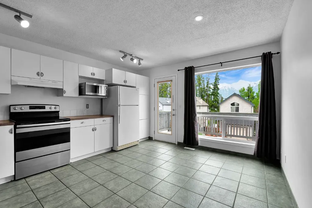 952 Wilson Way Canmore AB T1W 2Z4