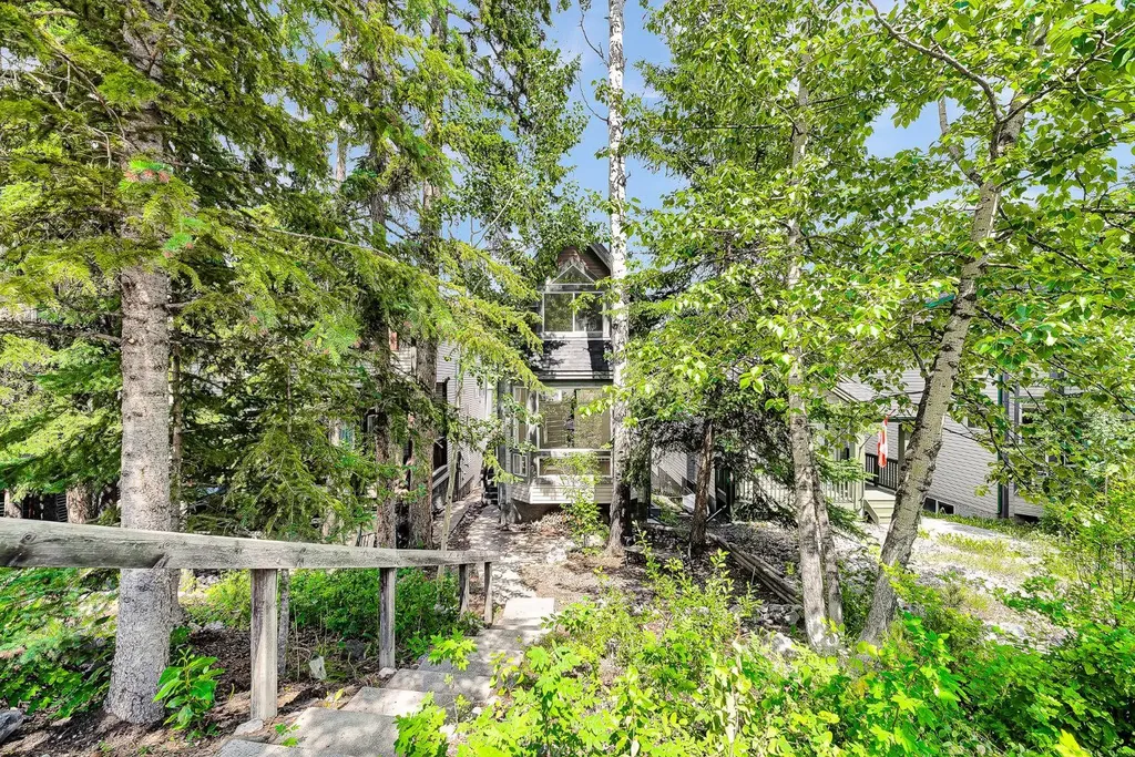 952 Wilson Way Canmore AB T1W 2Z4