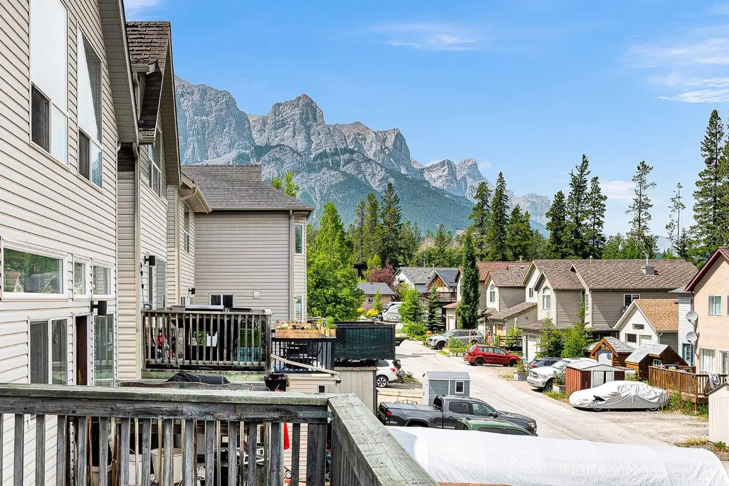 952 Wilson Way Canmore AB T1W 2Z4