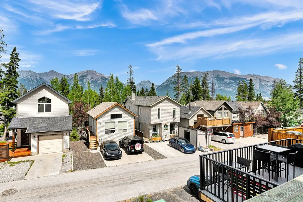 952 Wilson Way Canmore AB T1W 2Z4