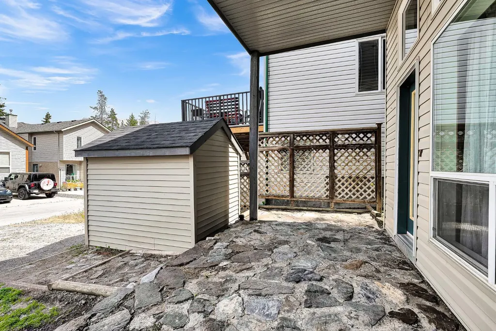 952 Wilson Way Canmore AB T1W 2Z4