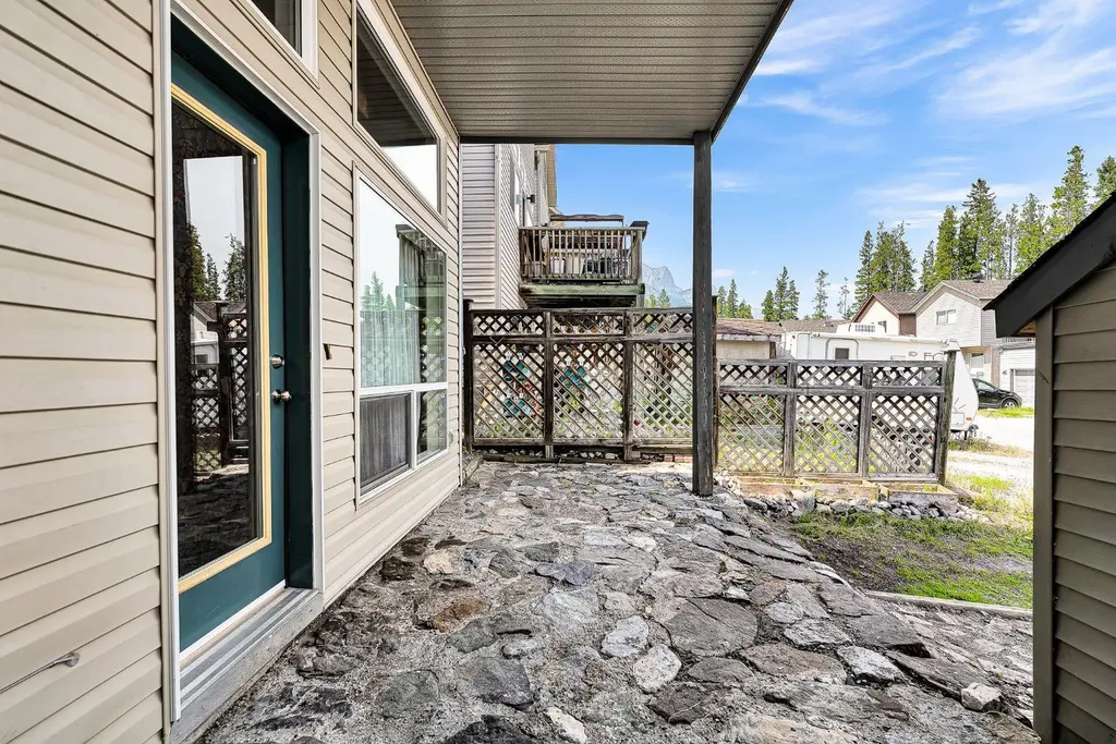 952 Wilson Way Canmore AB T1W 2Z4