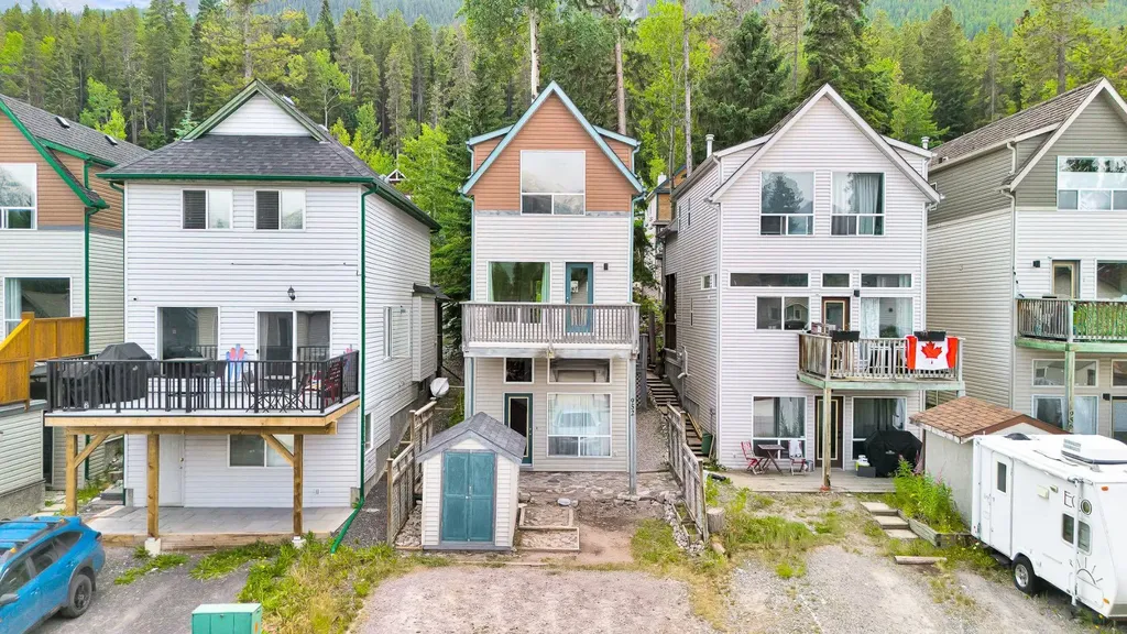 952 Wilson Way Canmore AB T1W 2Z4