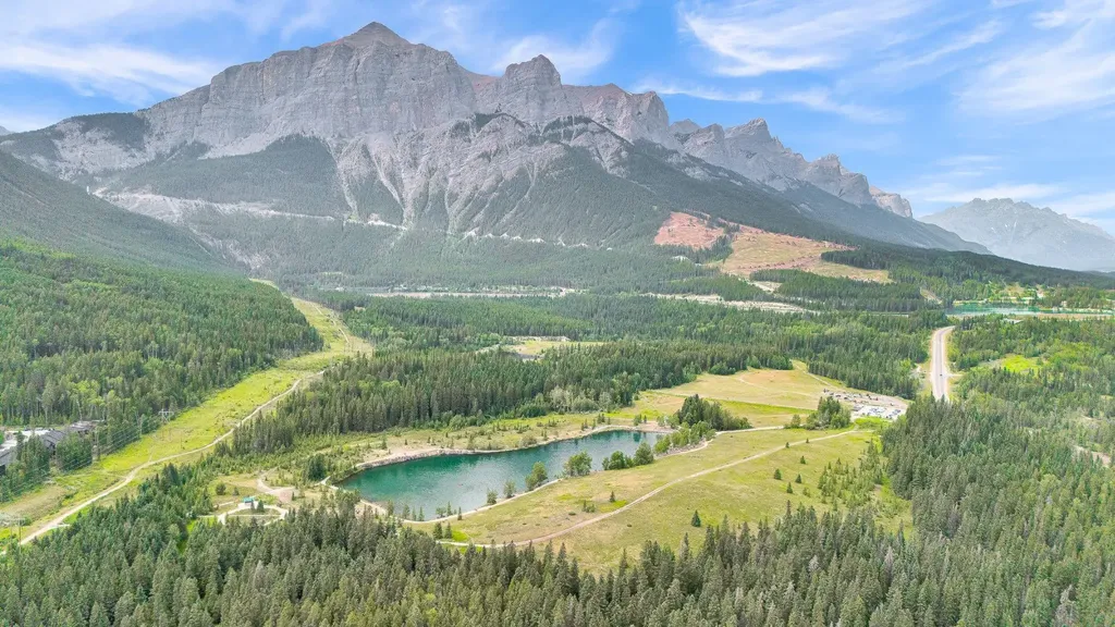 952 Wilson Way Canmore AB T1W 2Z4
