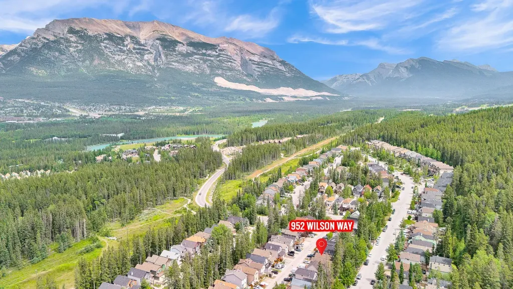 952 Wilson Way Canmore AB T1W 2Z4