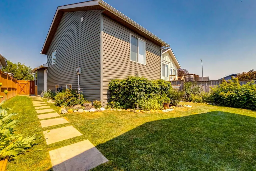92 Covington Court NE Calgary AB T3K 4L9