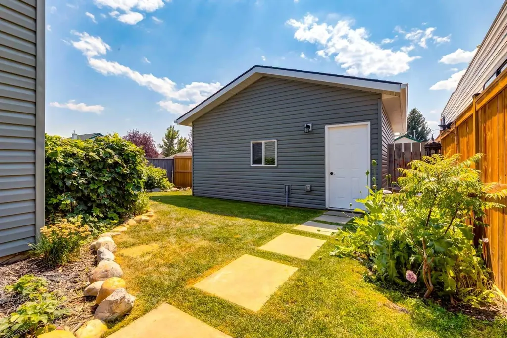 92 Covington Court NE Calgary AB T3K 4L9