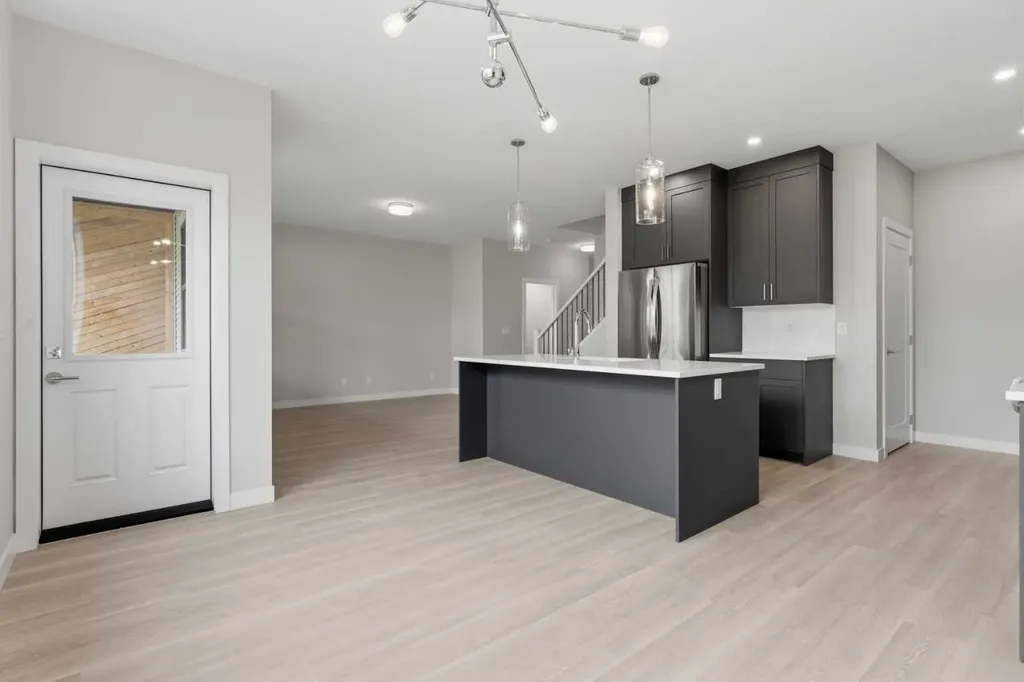 201 Cooperswood Green SW Airdrie AB T3B 3Y6
