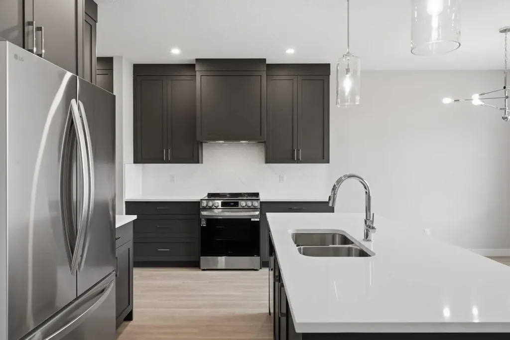 201 Cooperswood Green SW Airdrie AB T3B 3Y6