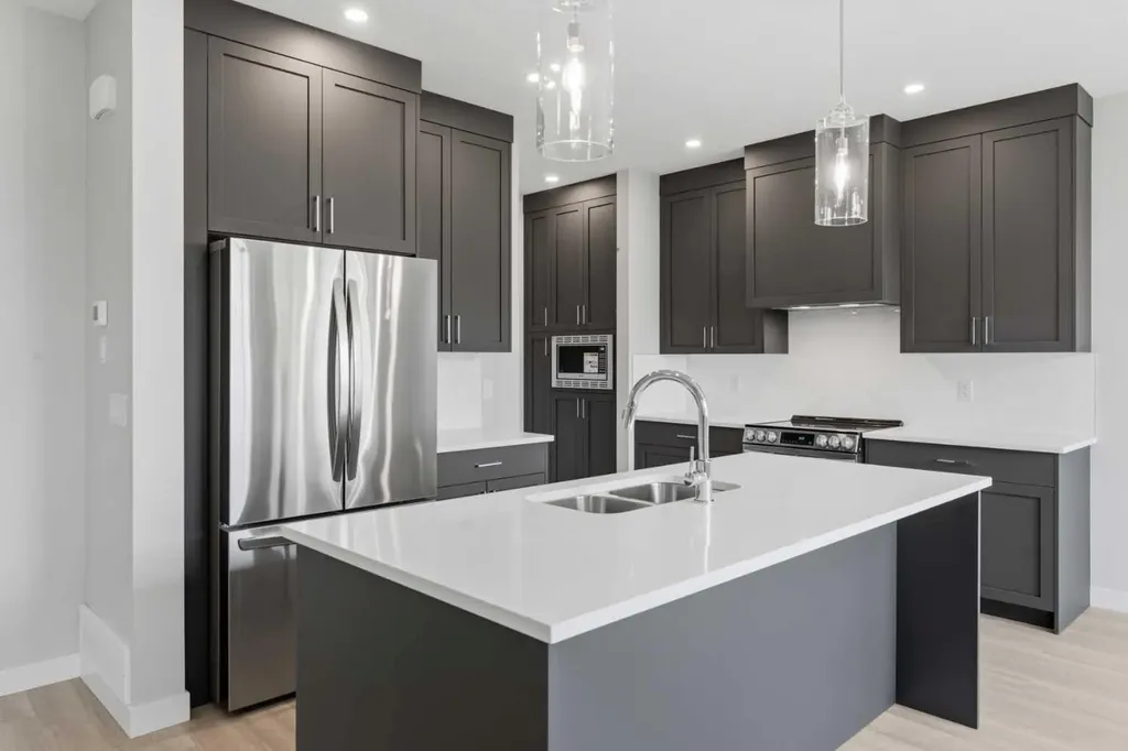 201 Cooperswood Green SW Airdrie AB T3B 3Y6