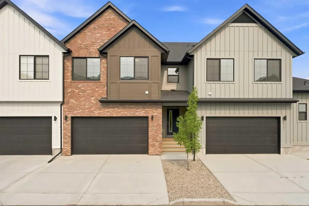 201 Cooperswood Green SW Airdrie AB T3B 3Y6