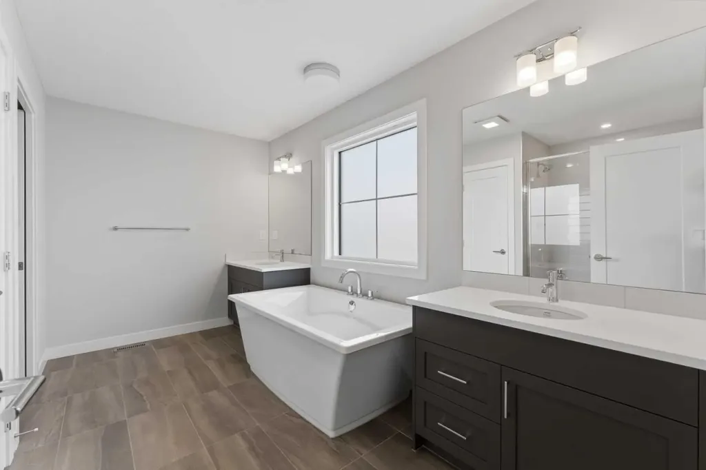 201 Cooperswood Green SW Airdrie AB T3B 3Y6