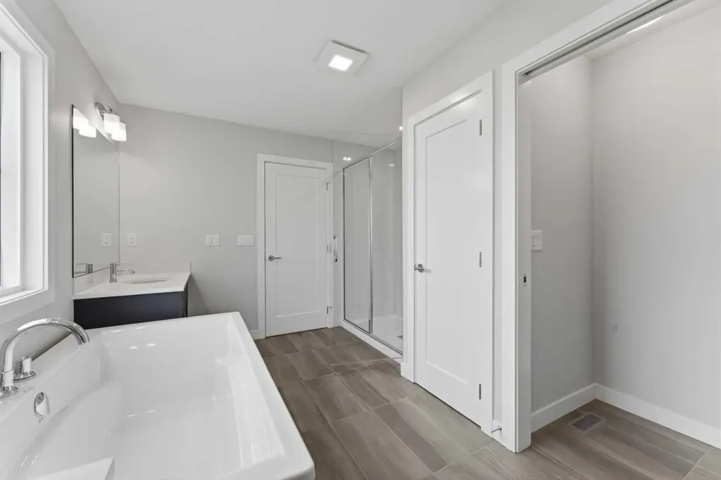 201 Cooperswood Green SW Airdrie AB T3B 3Y6