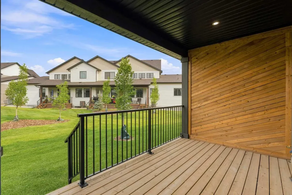 201 Cooperswood Green SW Airdrie AB T3B 3Y6