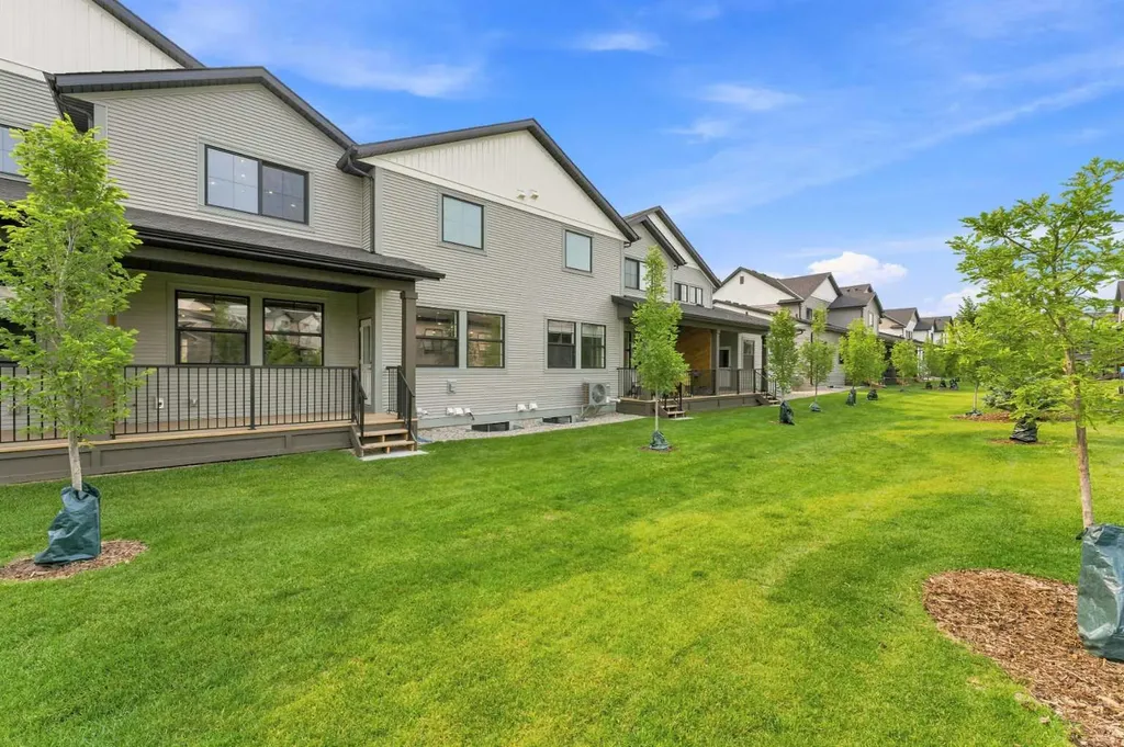 201 Cooperswood Green SW Airdrie AB T3B 3Y6