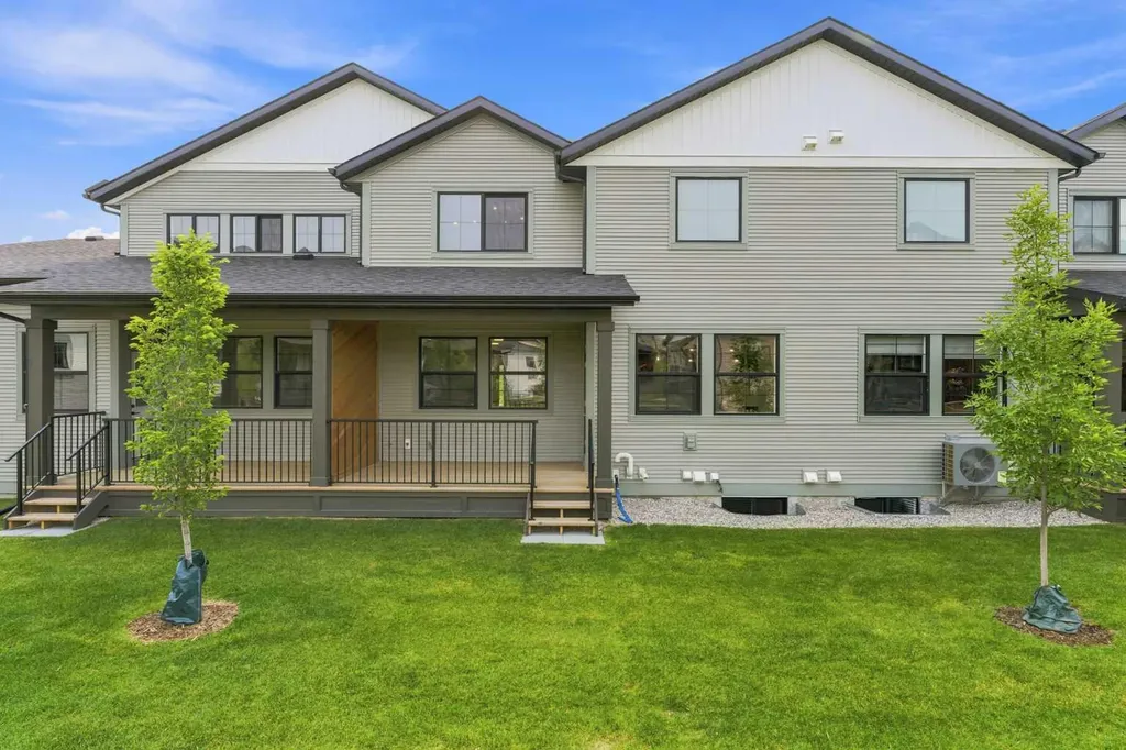 201 Cooperswood Green SW Airdrie AB T3B 3Y6