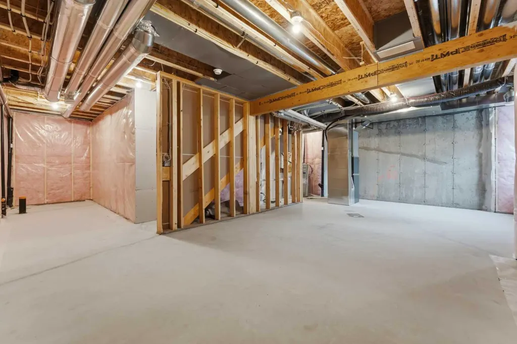 201 Cooperswood Green SW Airdrie AB T3B 3Y6