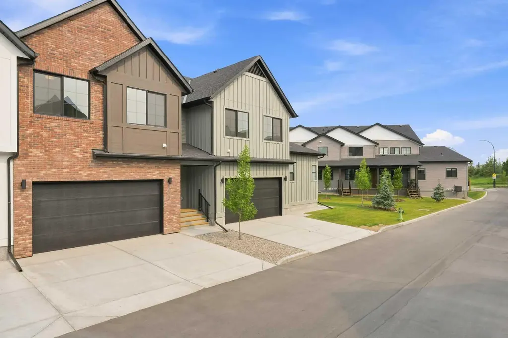 201 Cooperswood Green SW Airdrie AB T3B 3Y6