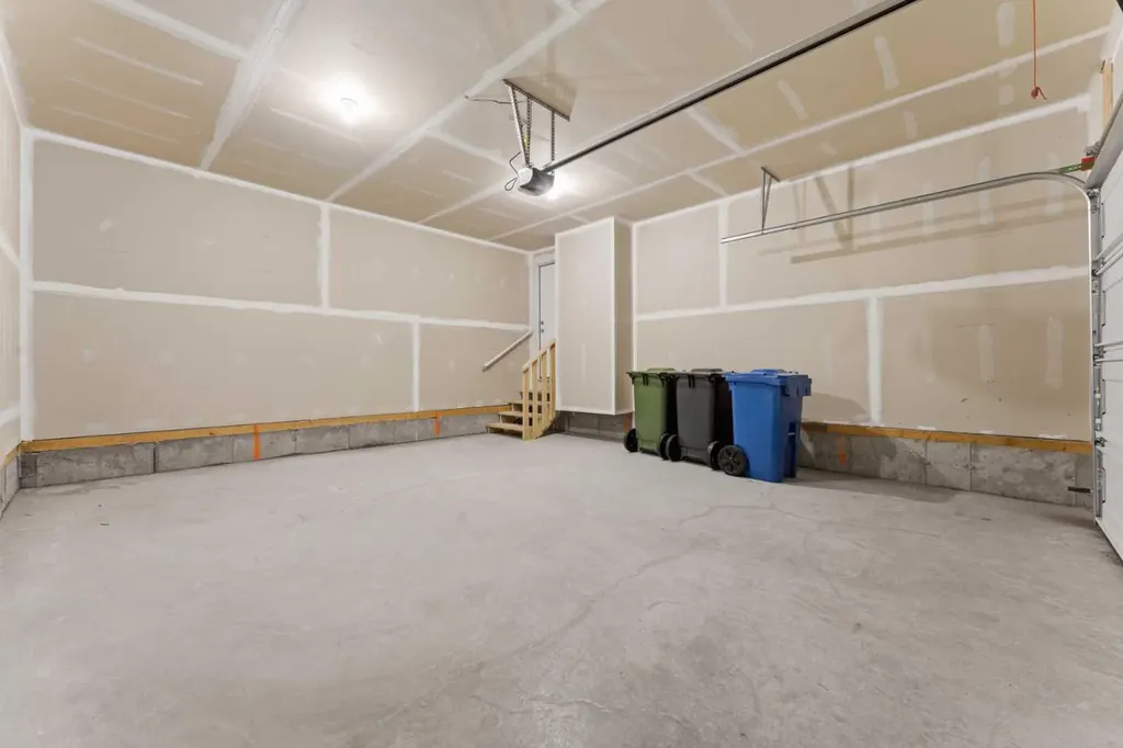 201 Cooperswood Green SW Airdrie AB T3B 3Y6