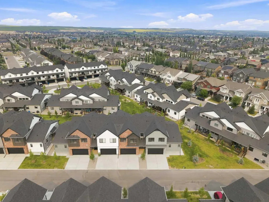 201 Cooperswood Green SW Airdrie AB T3B 3Y6
