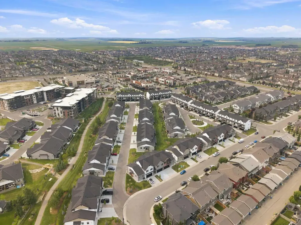 201 Cooperswood Green SW Airdrie AB T3B 3Y6
