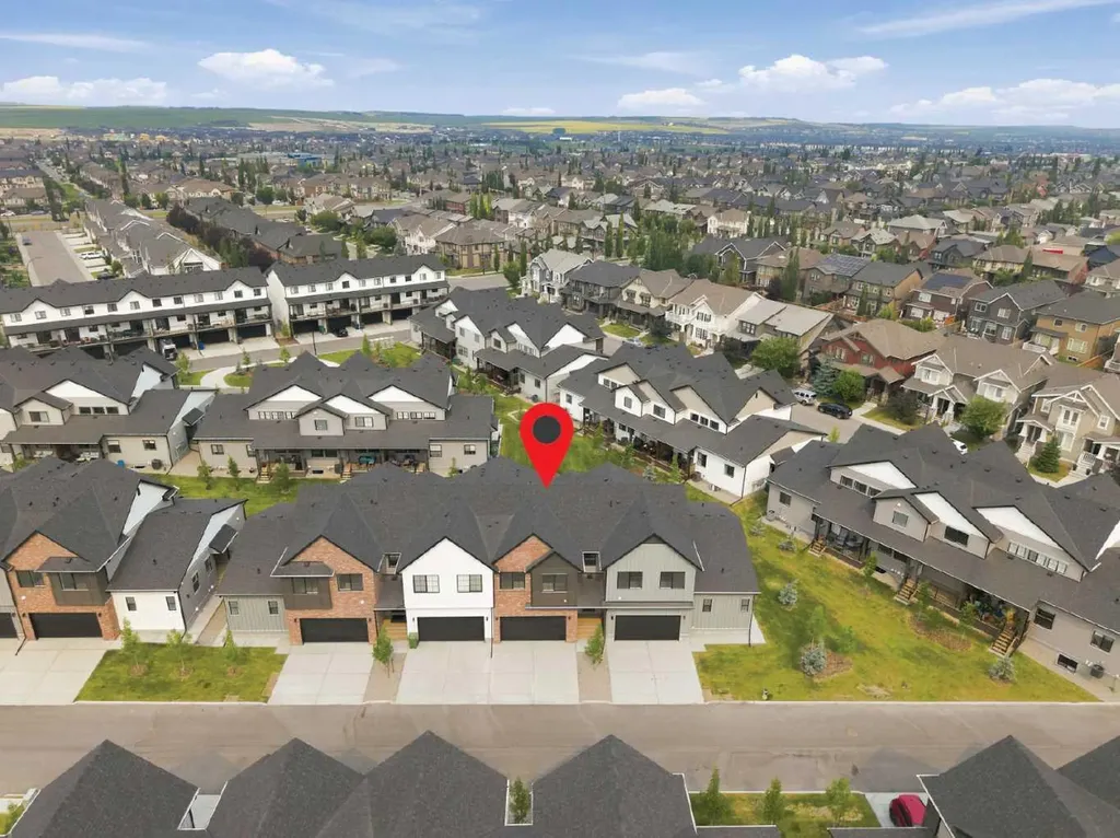 201 Cooperswood Green SW Airdrie AB T3B 3Y6