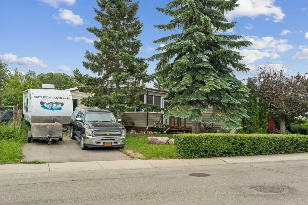 165 Spring Dale Circle SE Airdrie AB T4A 1P4