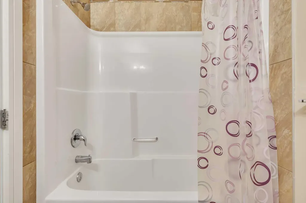 9 Saddlelake Grove NE Calgary AB T3J 0P2