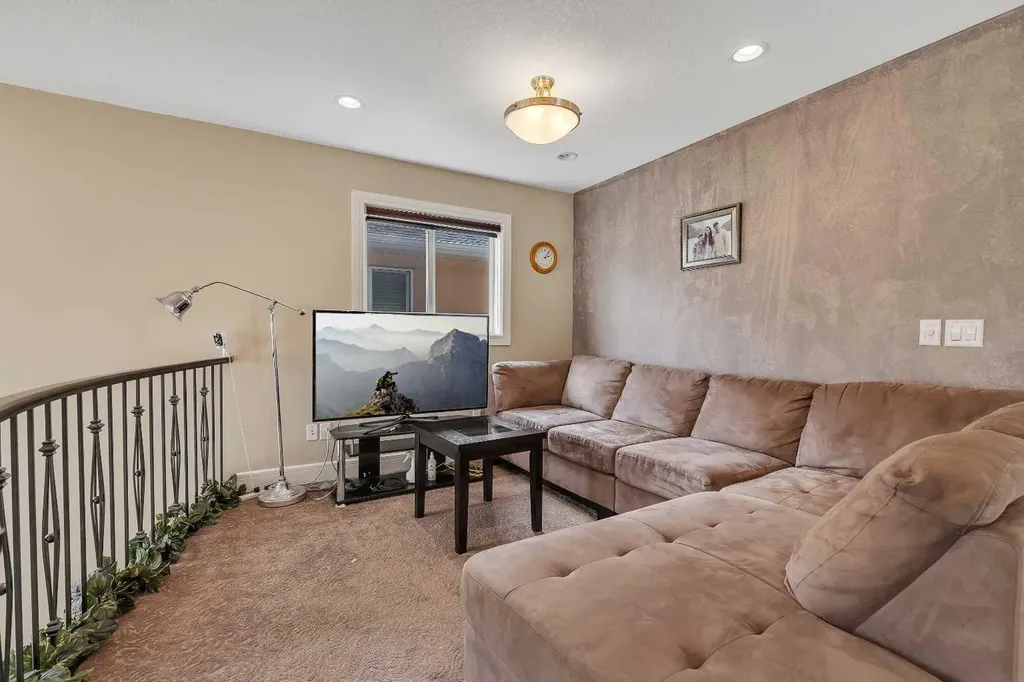 9 Saddlelake Grove NE Calgary AB T3J 0P2