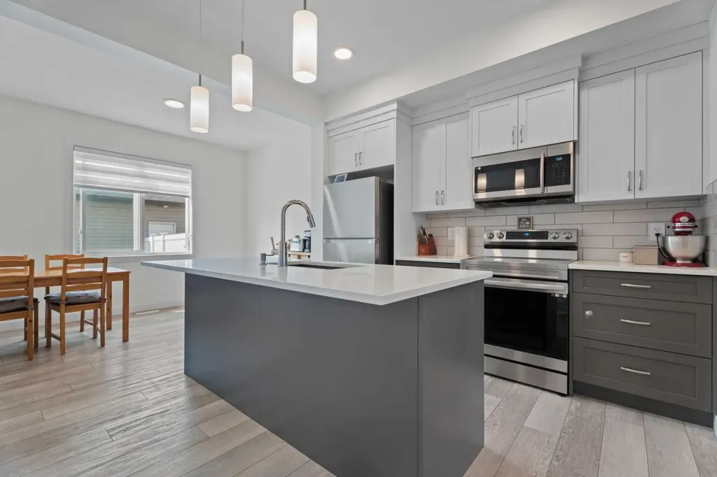 167 Wolf Creek Avenue SE Calgary AB T2X4V1
