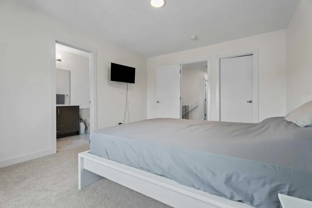 167 Wolf Creek Avenue SE Calgary AB T2X4V1
