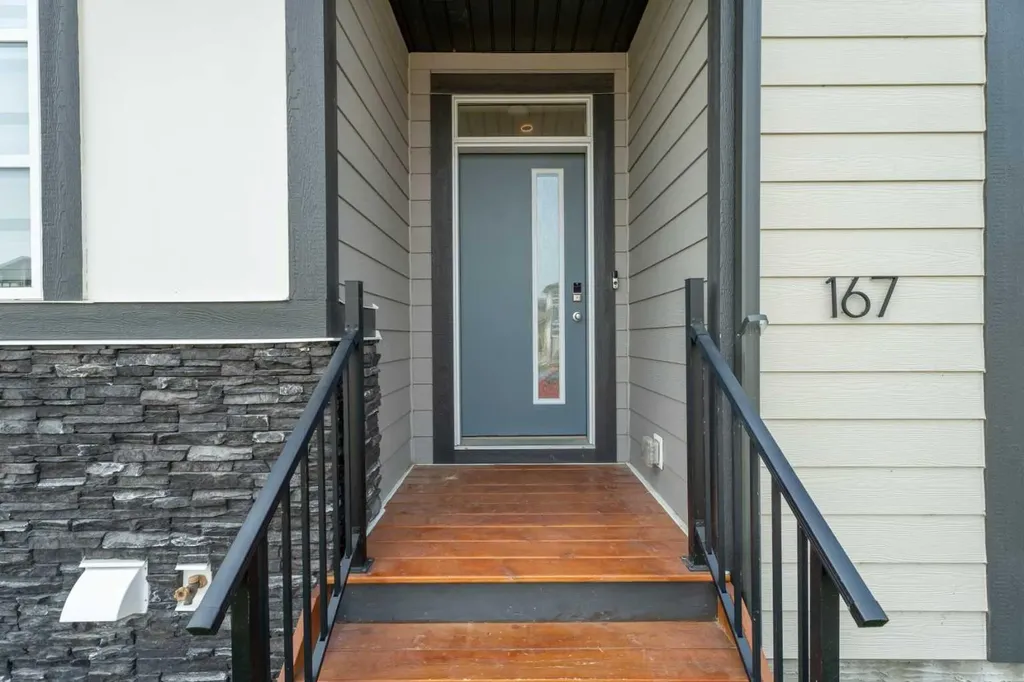 167 Wolf Creek Avenue SE Calgary AB T2X4V1