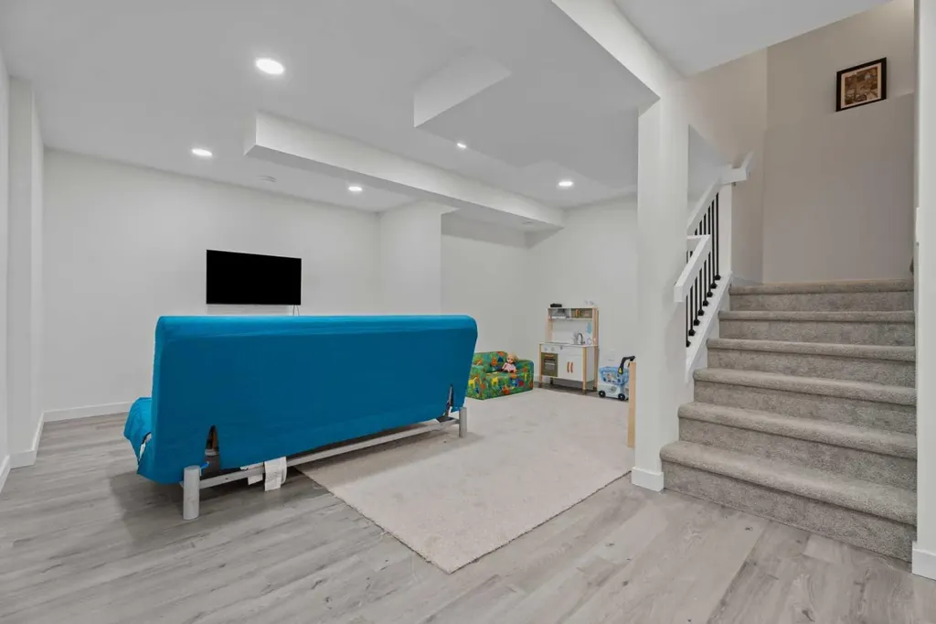 167 Wolf Creek Avenue SE Calgary AB T2X4V1