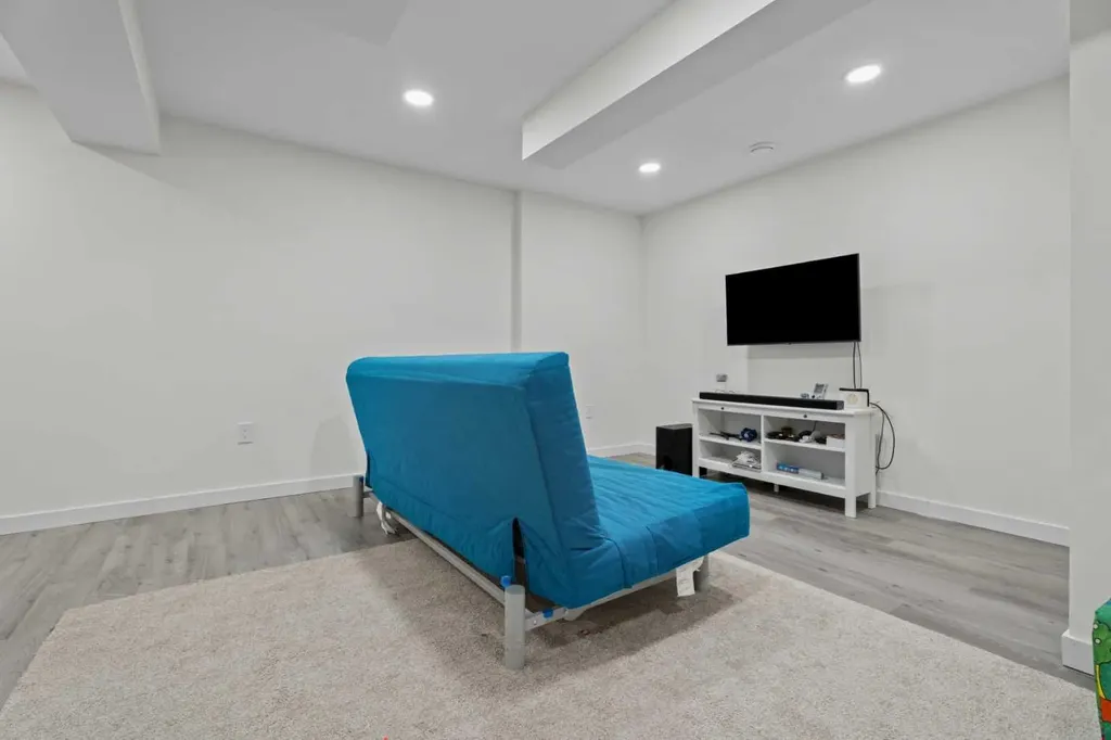 167 Wolf Creek Avenue SE Calgary AB T2X4V1