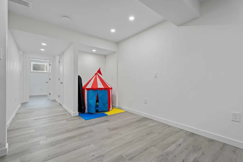 167 Wolf Creek Avenue SE Calgary AB T2X4V1