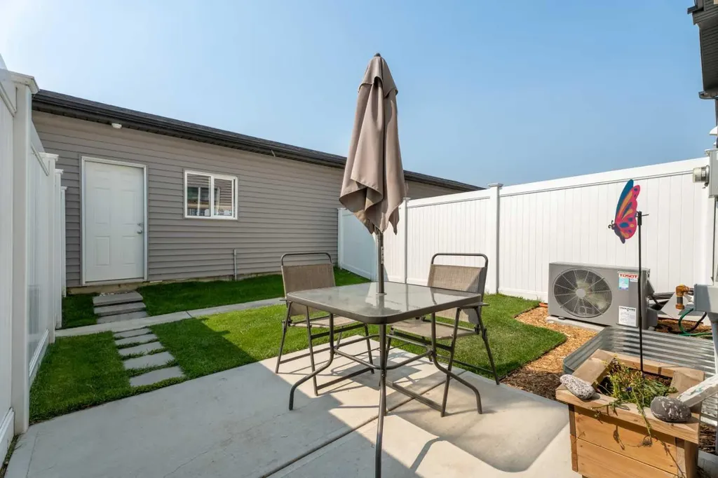 167 Wolf Creek Avenue SE Calgary AB T2X4V1