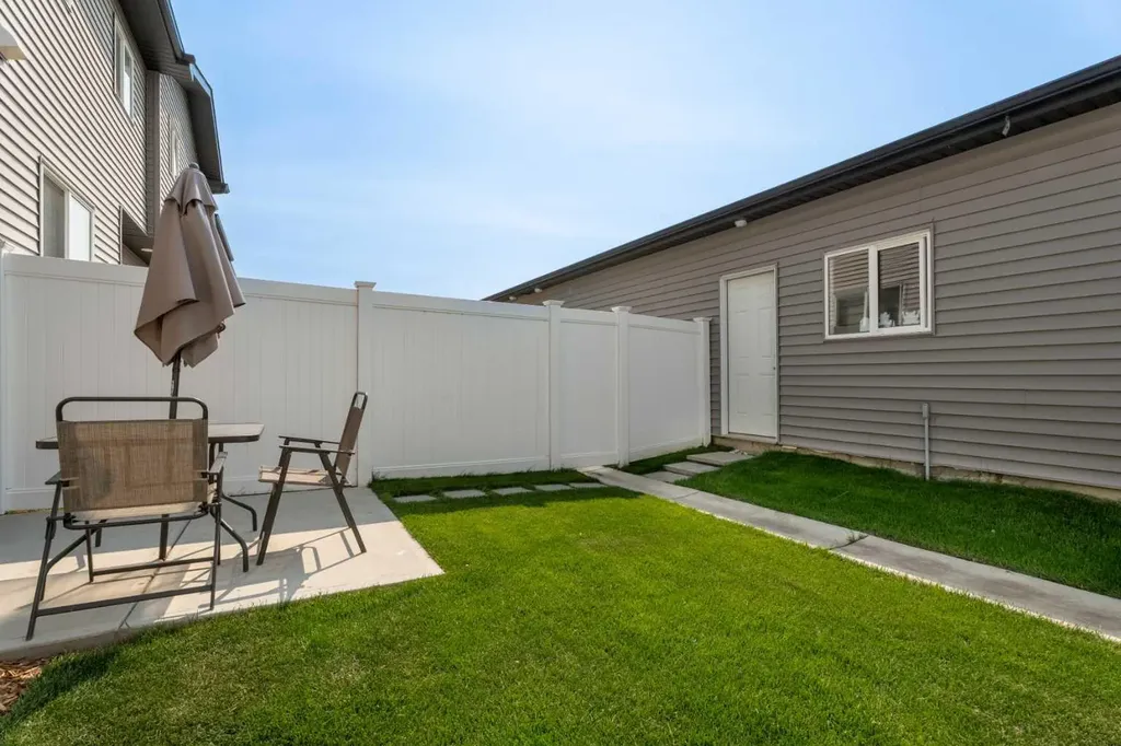 167 Wolf Creek Avenue SE Calgary AB T2X4V1