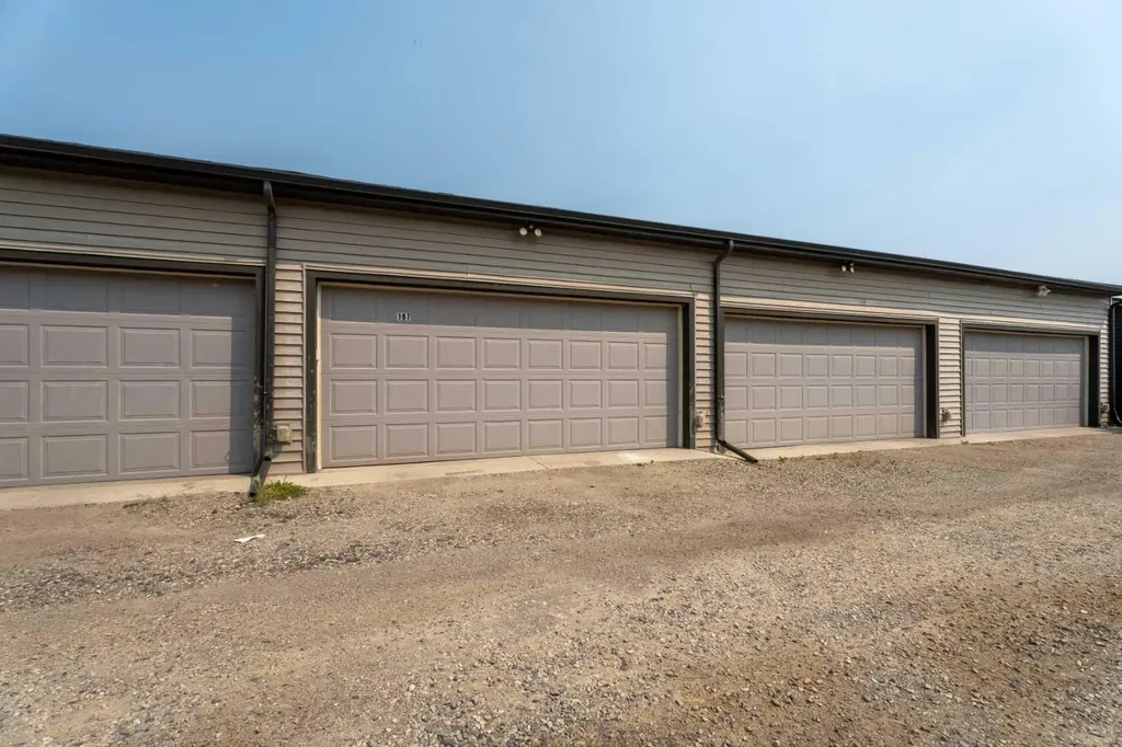 167 Wolf Creek Avenue SE Calgary AB T2X4V1