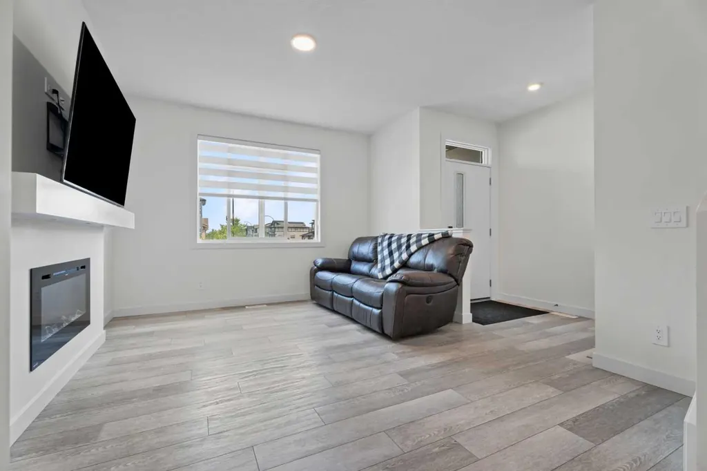 167 Wolf Creek Avenue SE Calgary AB T2X4V1
