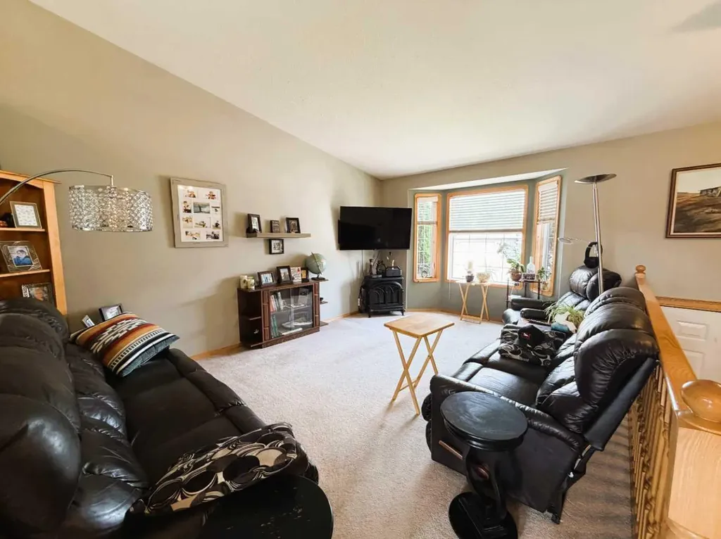 2423 7 Avenue NE Medicine Hat AB T1C1Y7